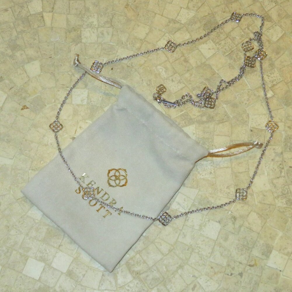 Kendra Scott necklace